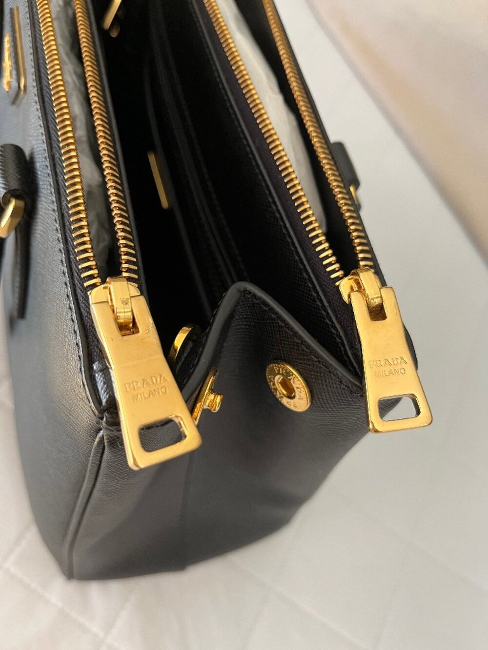 <<SOLD>> Prada Galleria Saffiano Leather Bag - Medium - Authentic - Picture 6 of 17